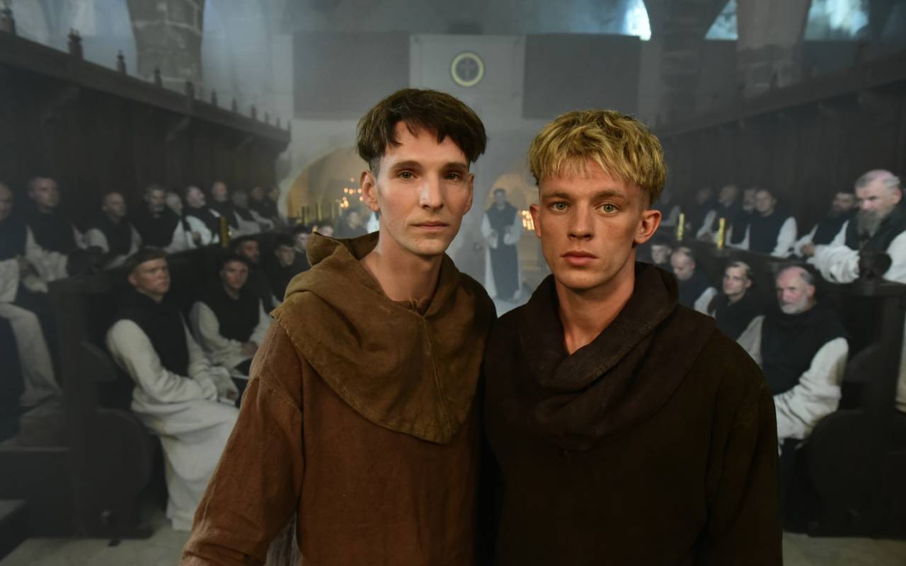 Die beiden Freunde im Kloster.