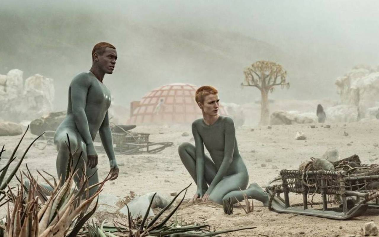 Father und Mother auf ihrem neuen Planeten.