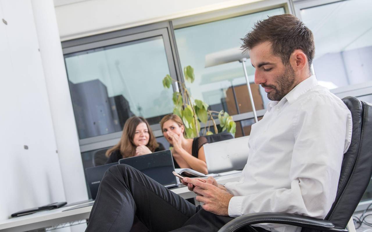 Kollegen im Büro
