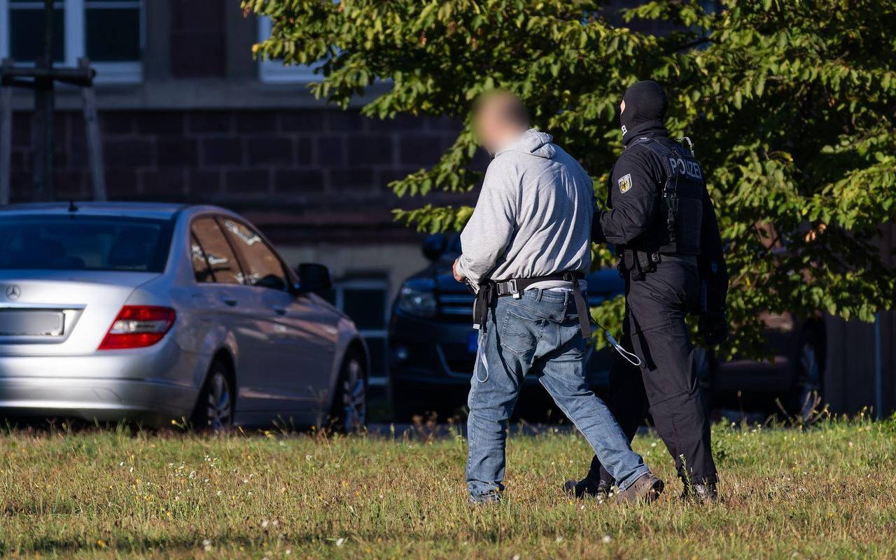 Waffenfund nach Festnahmen in Berlin