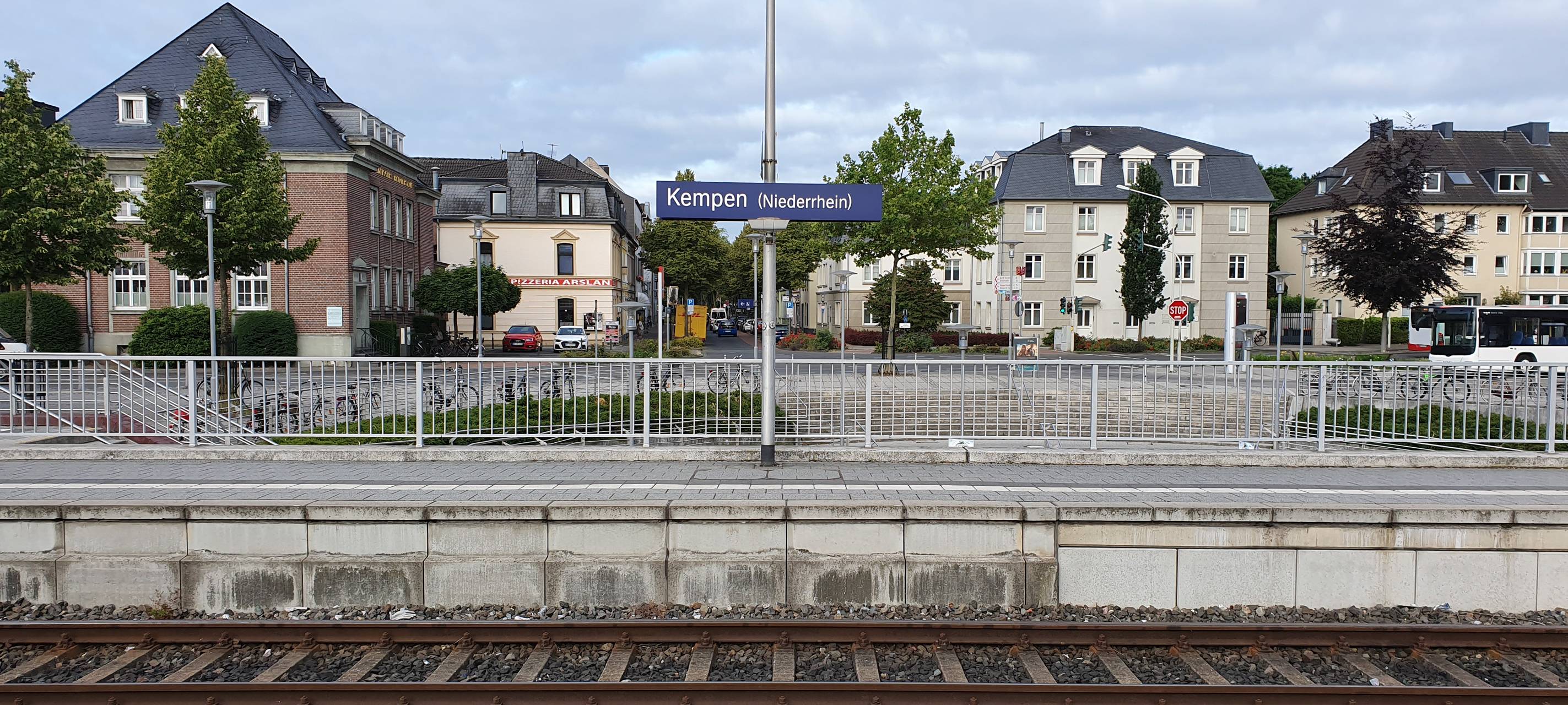 Kempen: Neue Anzeigetafeln am Bahnhof installiert