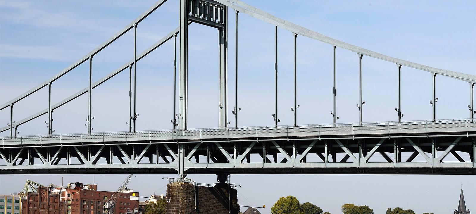 Rheinbrücke wird für Lkw gesperrt