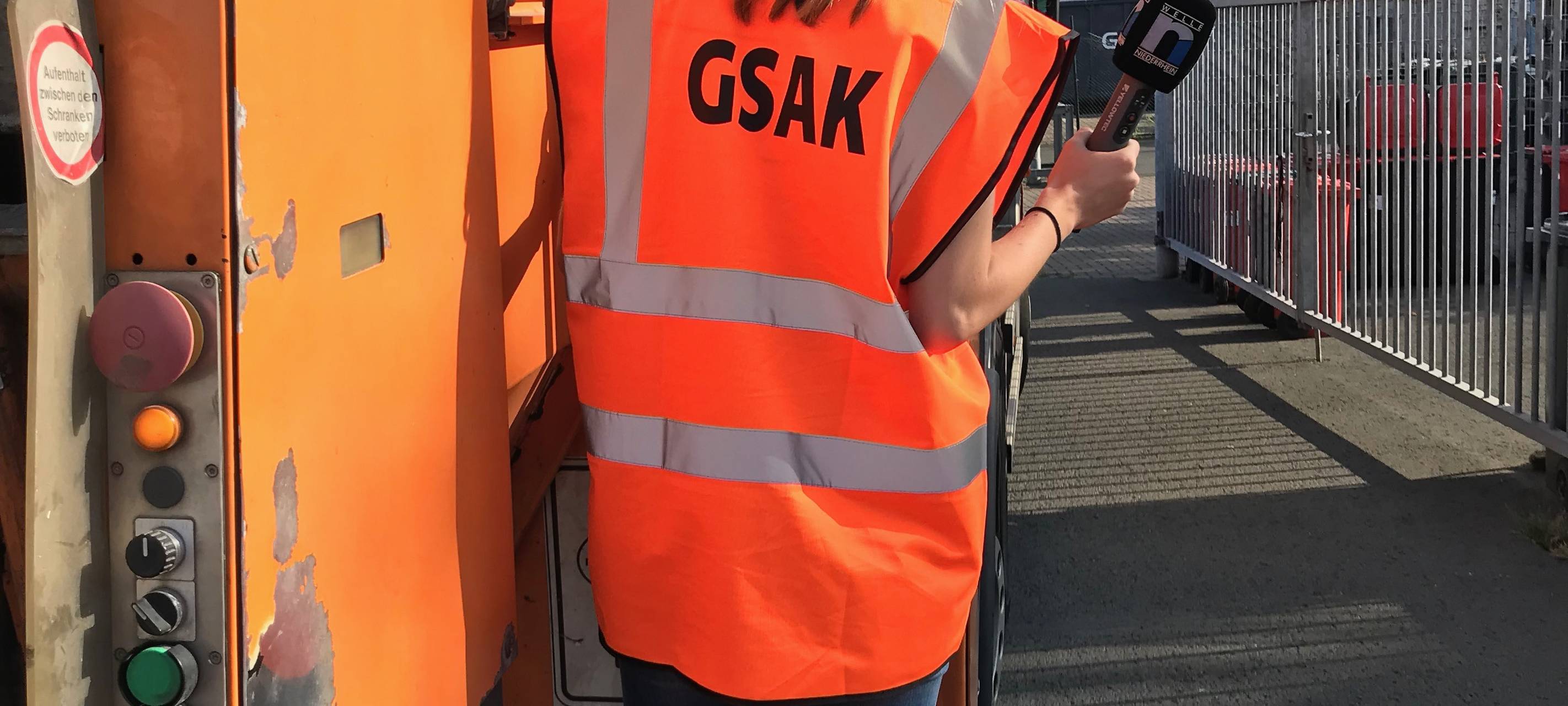 Unsere Sommerreporterin bei der Müllabfuhr in Krefeld