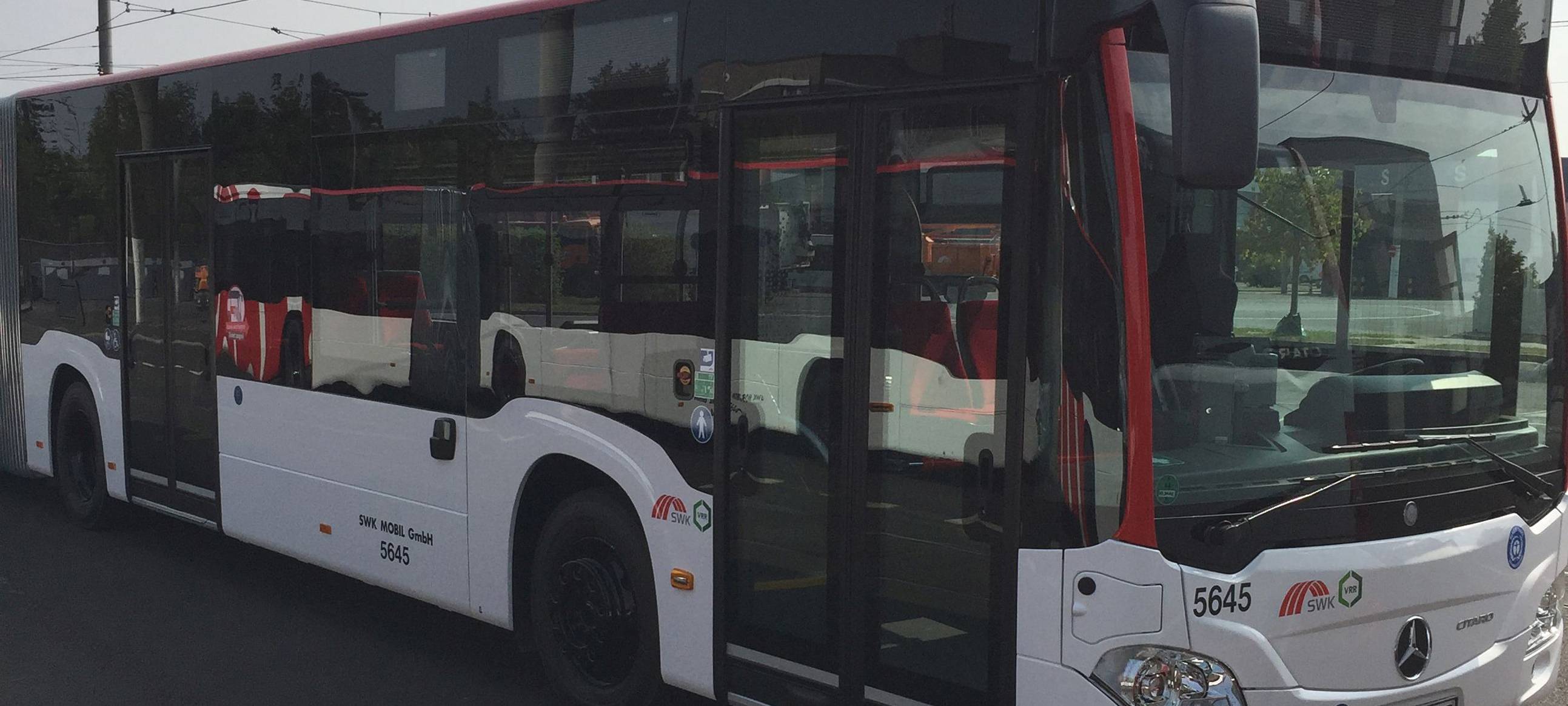 Volle Schulbusse während Corona