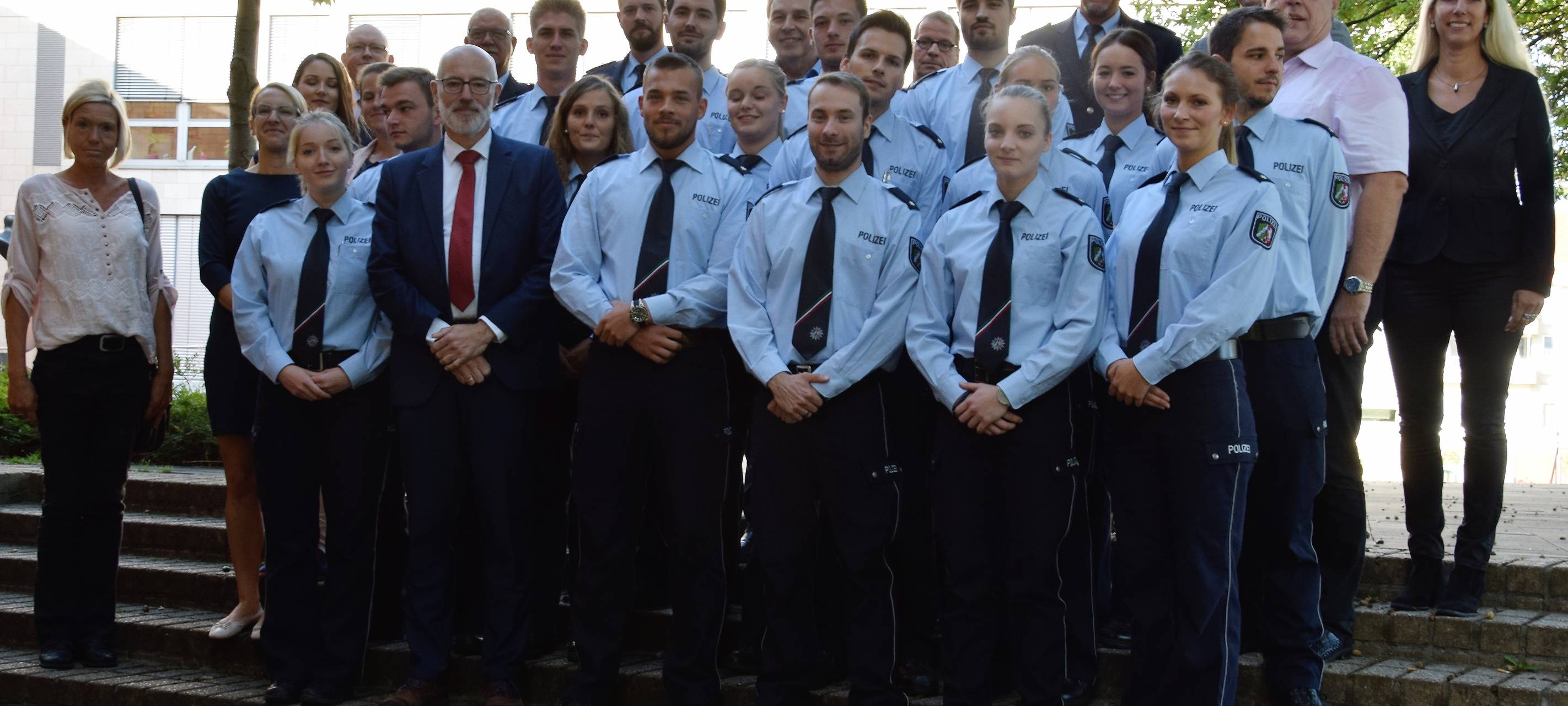 Neue Polizisten nehmen Arbeit auf