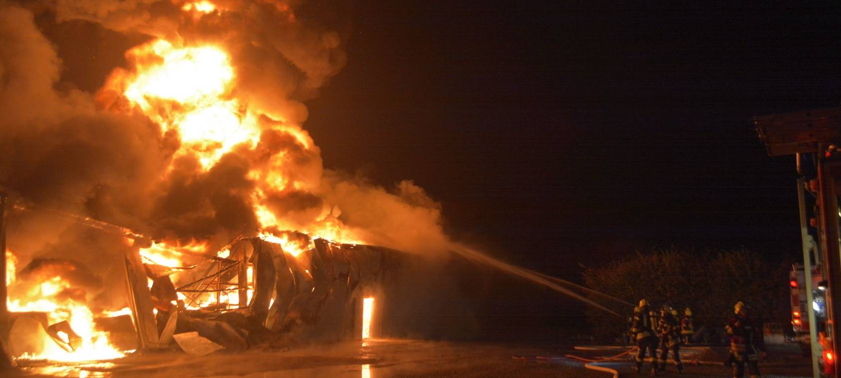 Gartenmöbel angezündet: Zeugen gesucht