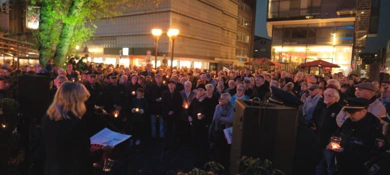750 Menschen bei Mahnwache