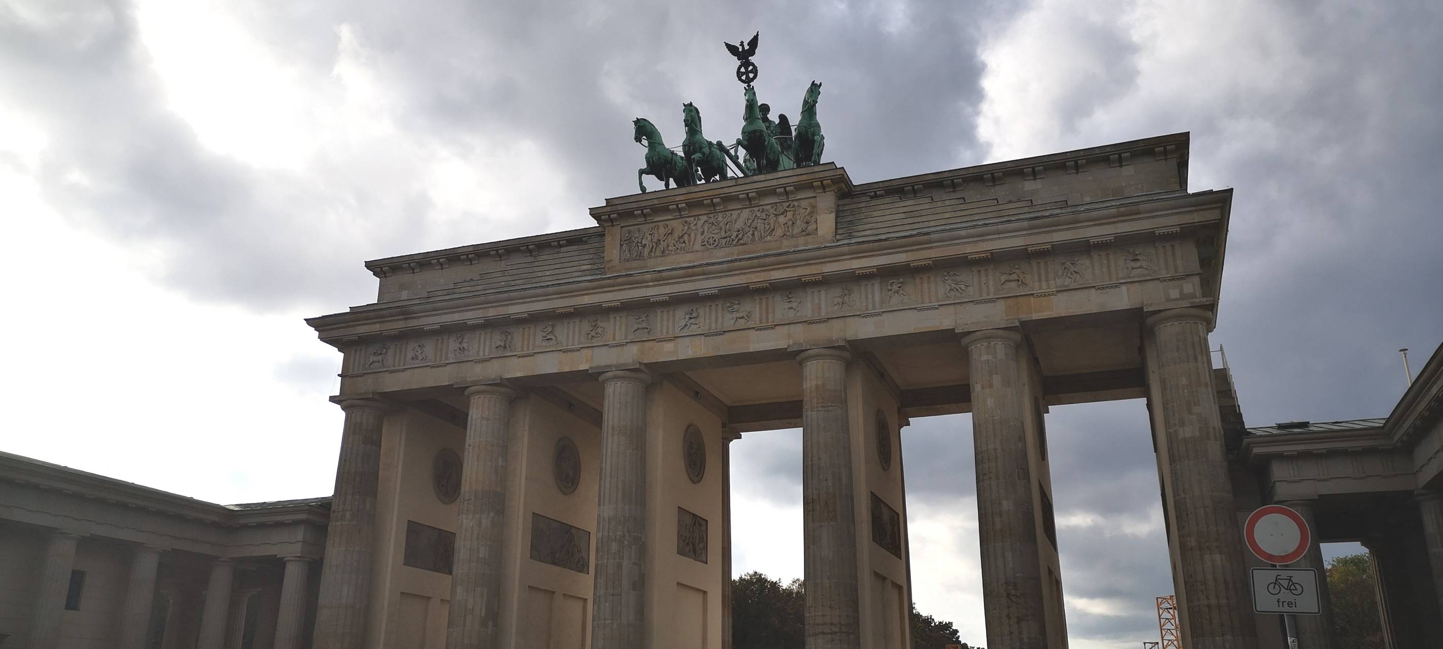 60 Jahre Mauerbau: Flaggen auf Halbmast