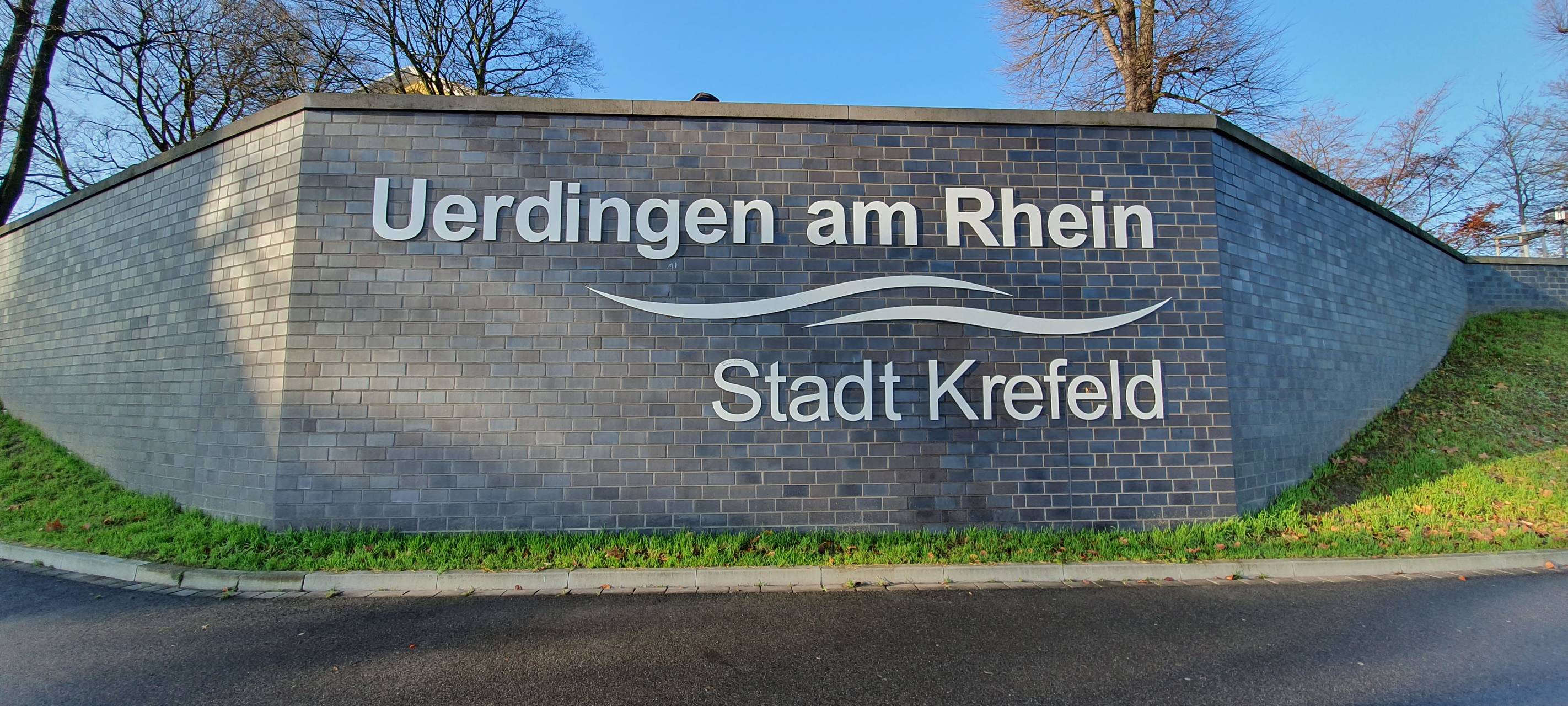 Bronzeskulptur in Krefeld-Uerdingen kaputt
