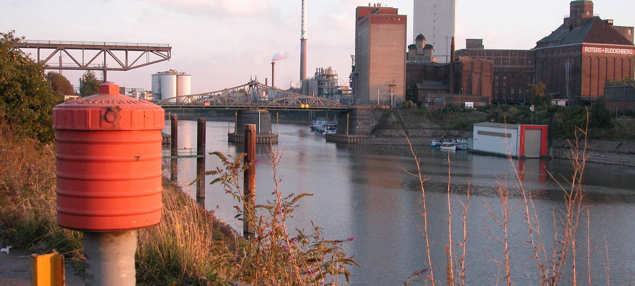 Drehbrücke im Krefelder Hafen wird saniert