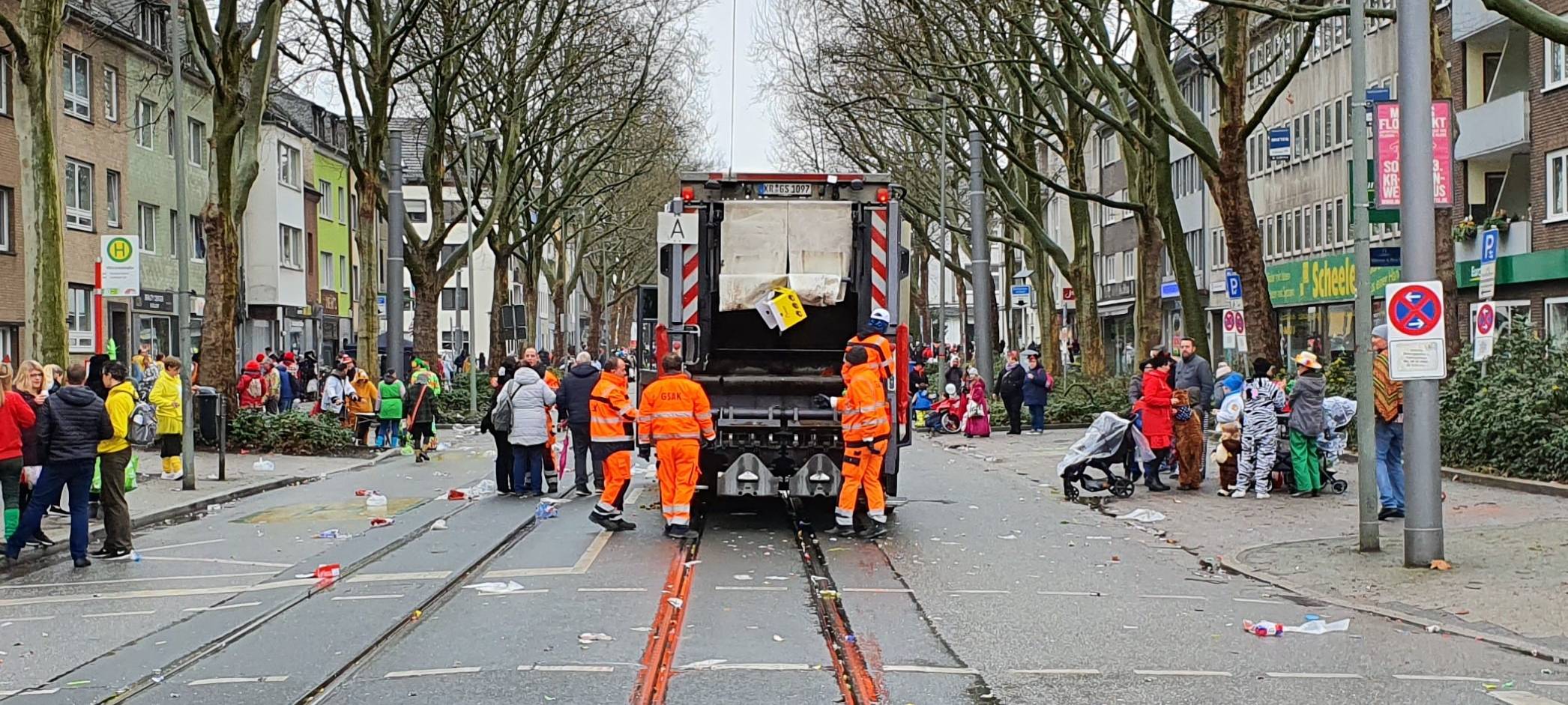 Müll nach dem Rosenmontagszug