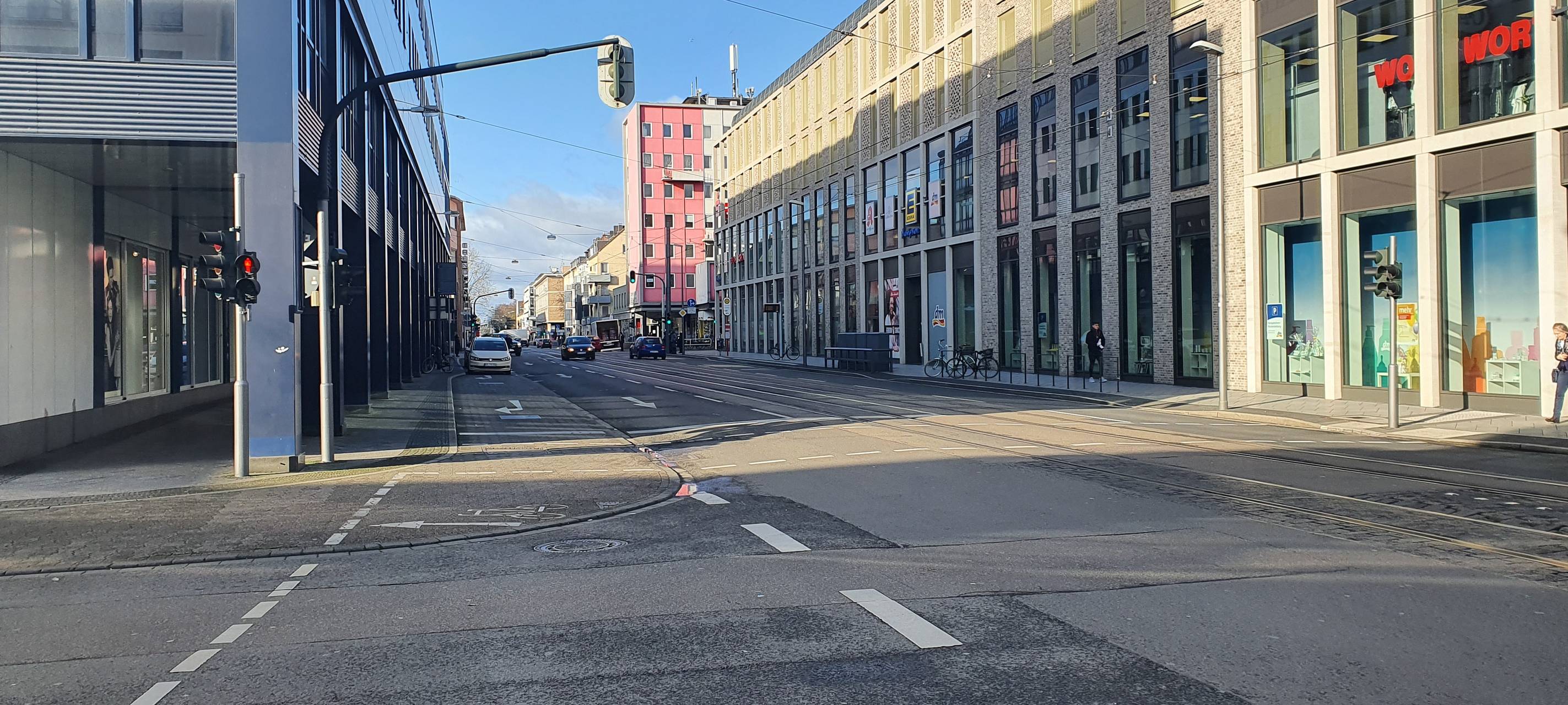 LKW-Fahrer fährt Seniorin an