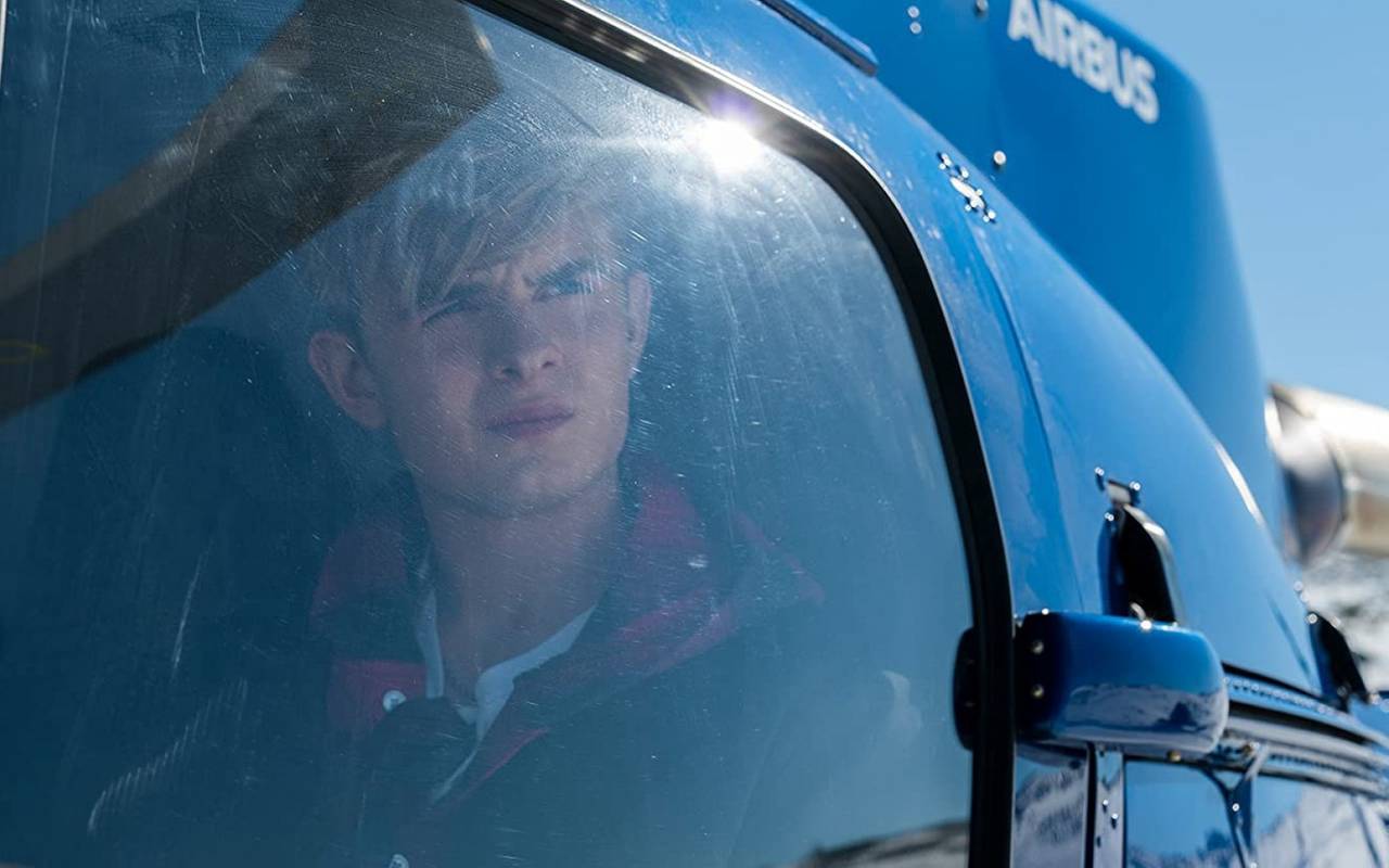 Alex im Hubschrauber. 