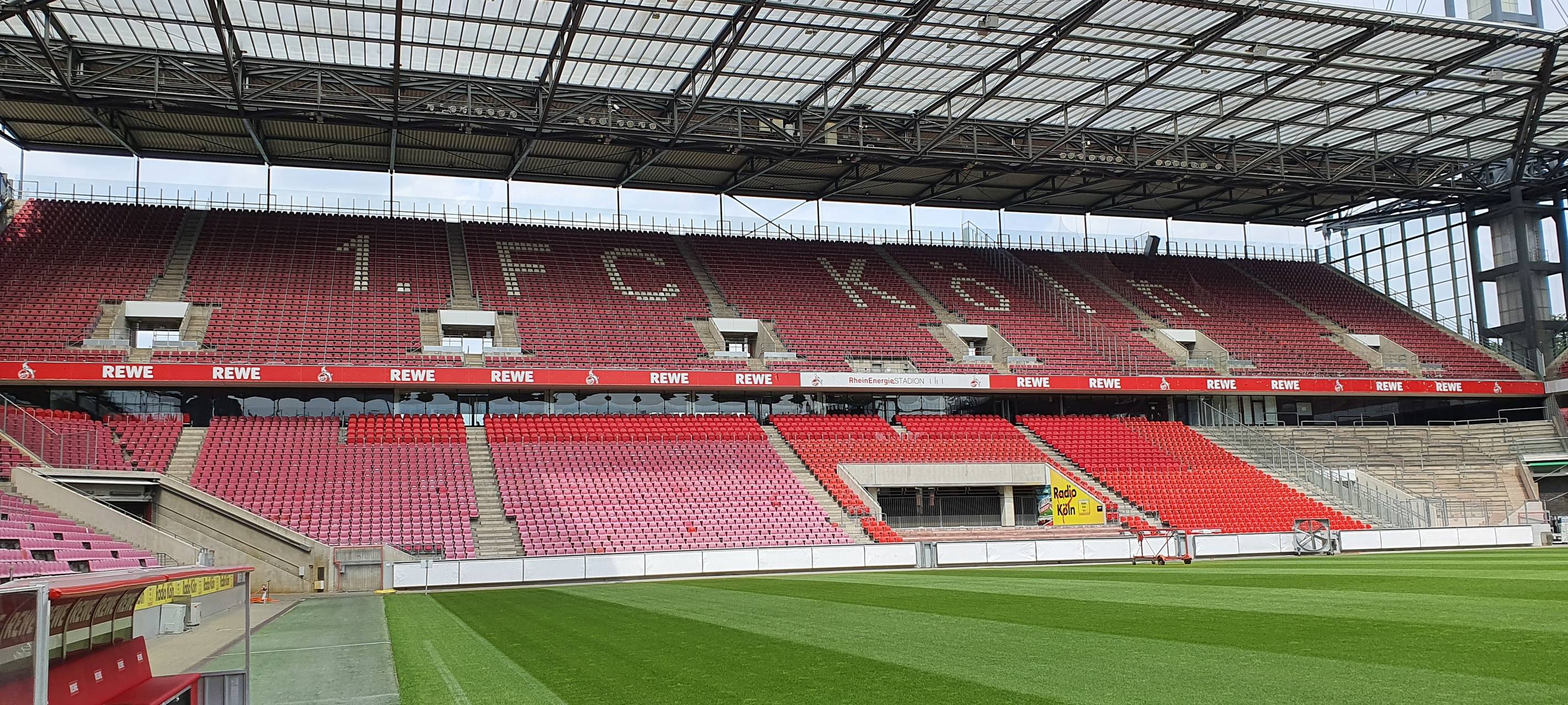 Prozess nach Böllerwurf im Rheinderby