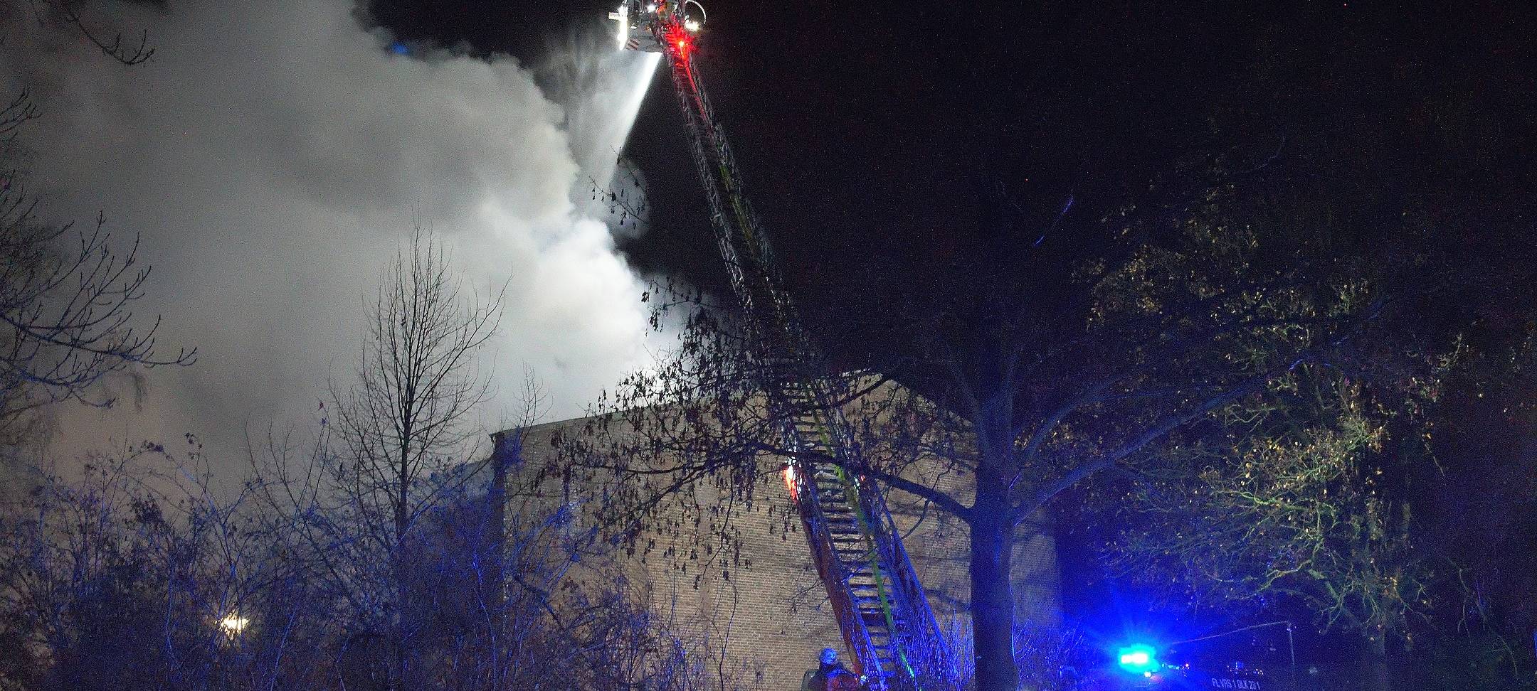 Turnhallen-Trümmer werden beseitigt