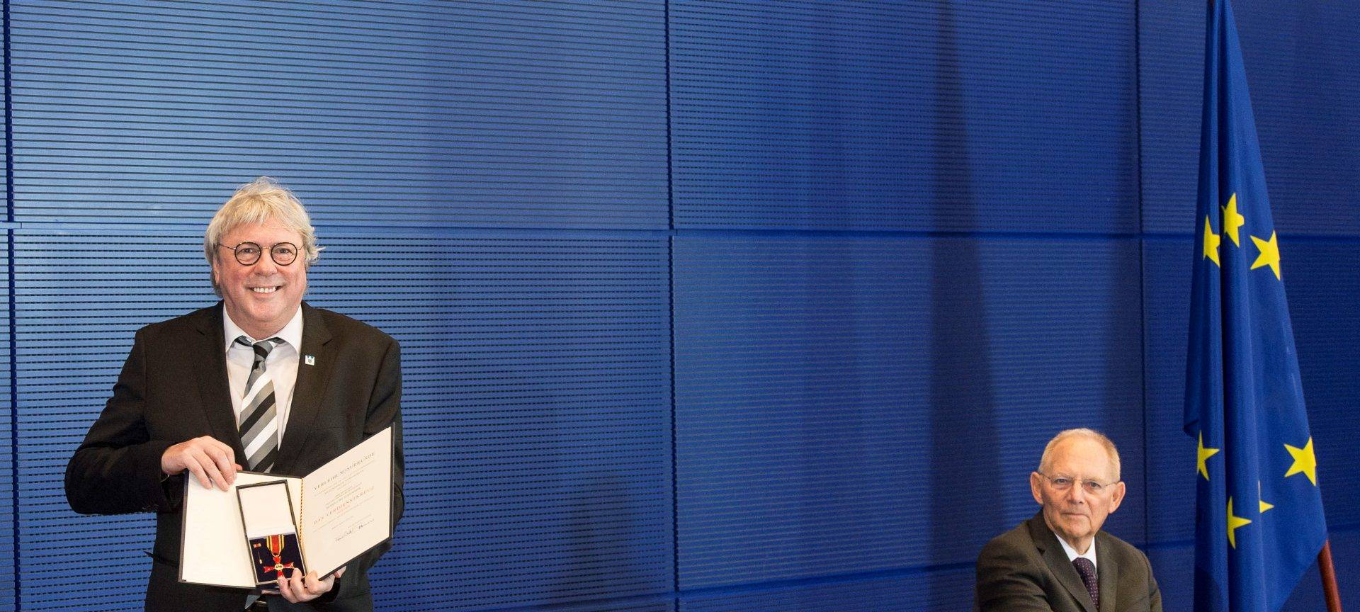 Schummer bekommt Bundesverdienstkreuz
