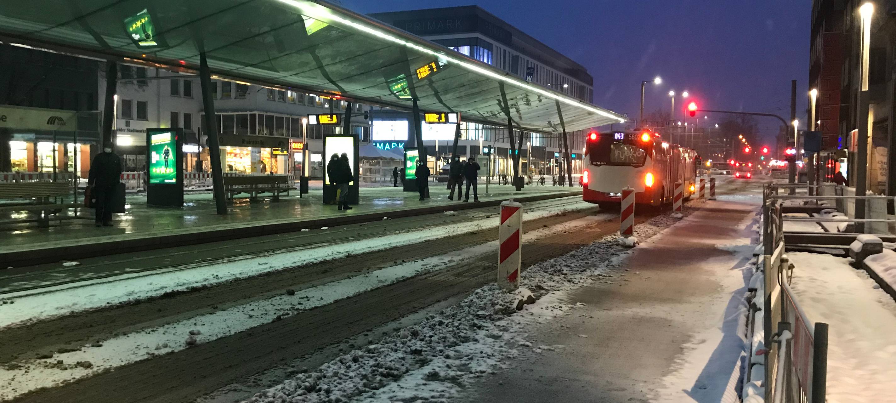Verkehrsprobleme nach Wintereinbruch