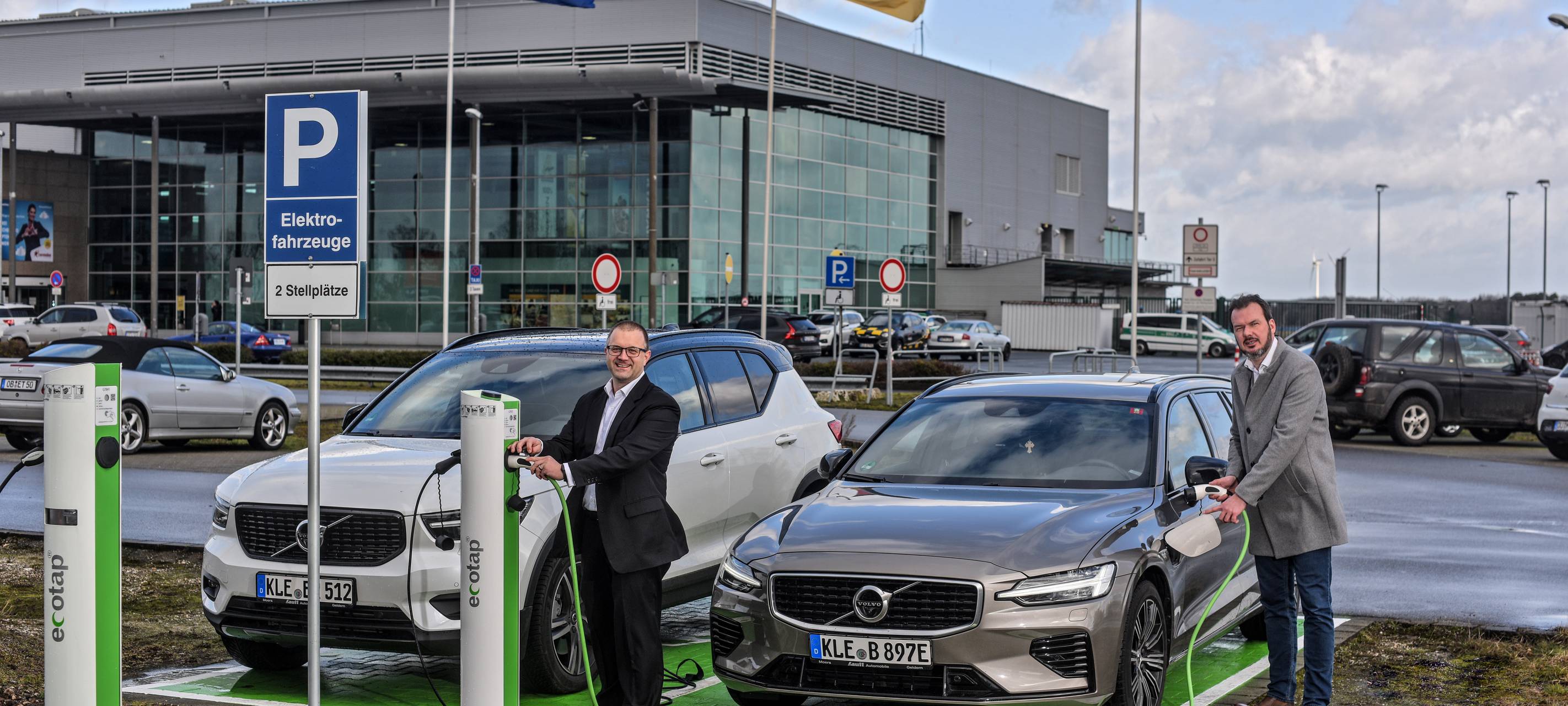 E-Ladesäulen am Flughafen Weeze
