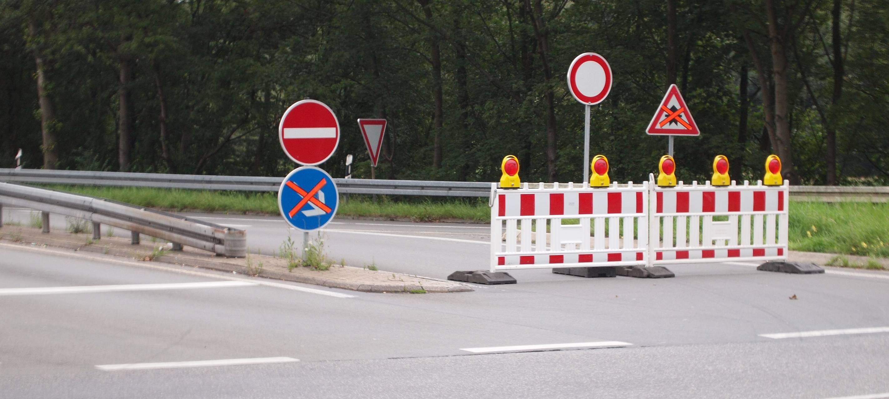 Autobahn wegen Bauarbeiten gesperrt