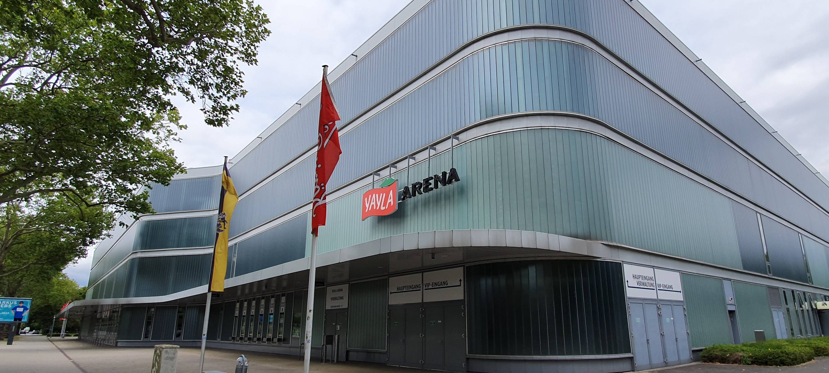 Krefeld: Yayla-Arena wird bargeldlos