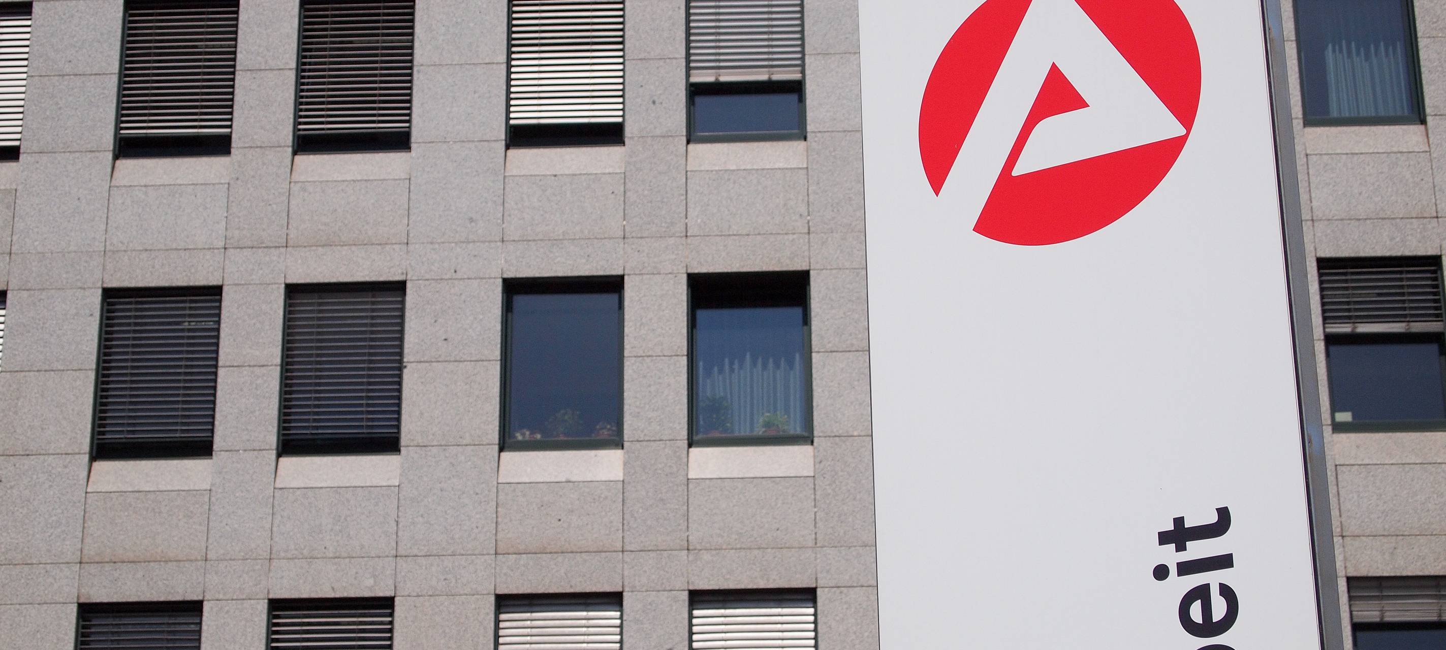 Langzeitsarbeitslose treten Job beim Kreis an