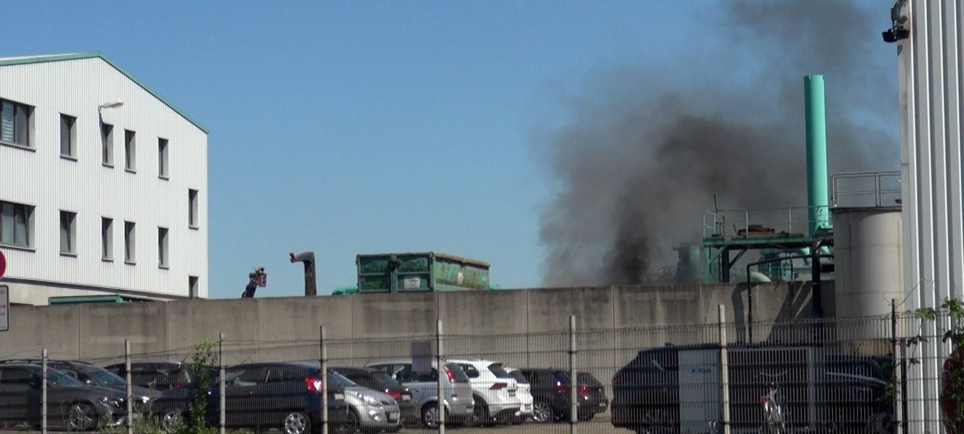 Feuer im Krefelder Hafen