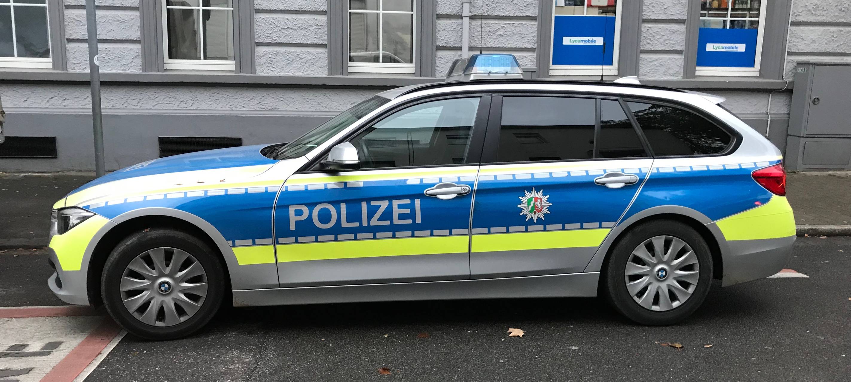 Ode an die Würde - Krefelder Polizistin singt mit