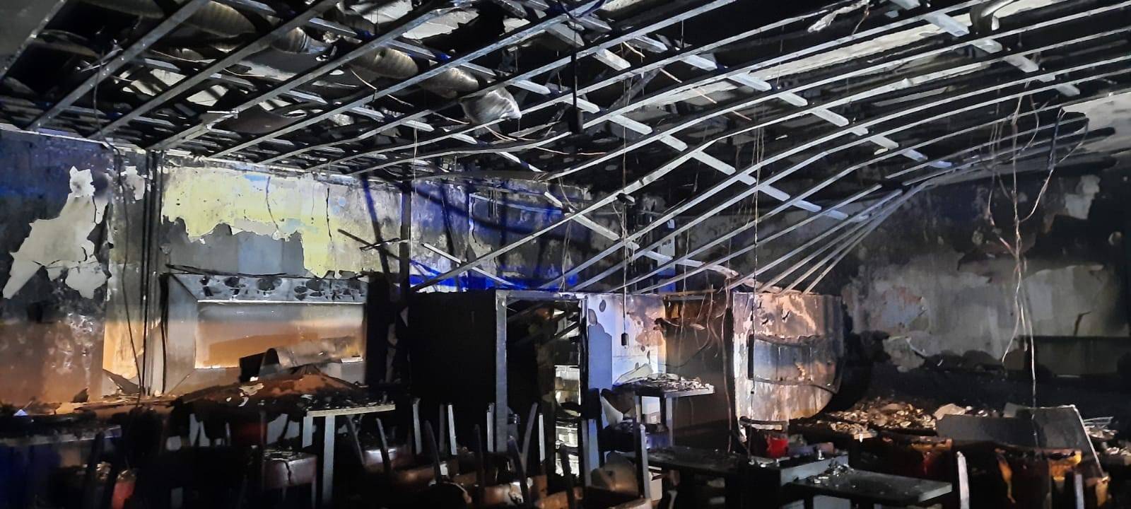 Willich: Feuerwehr löscht Brand in Pizzeria