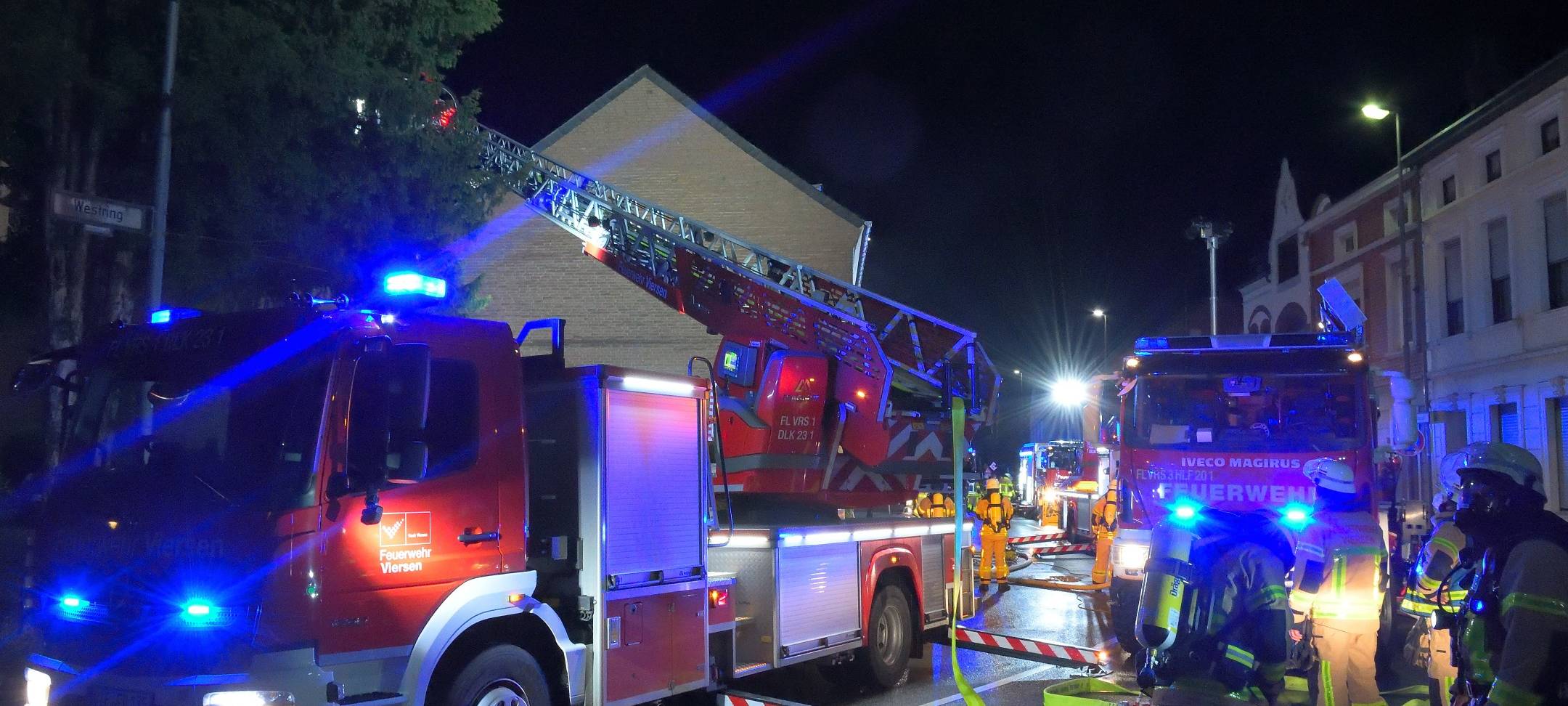 Familie aus brennendem Haus gerettet