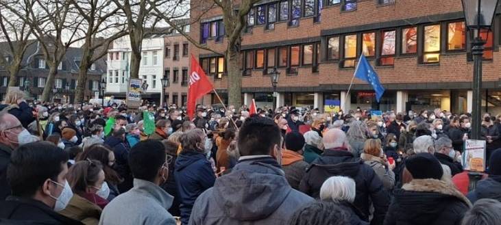 1.200 Menschen bei Friedensdemo in Kempen