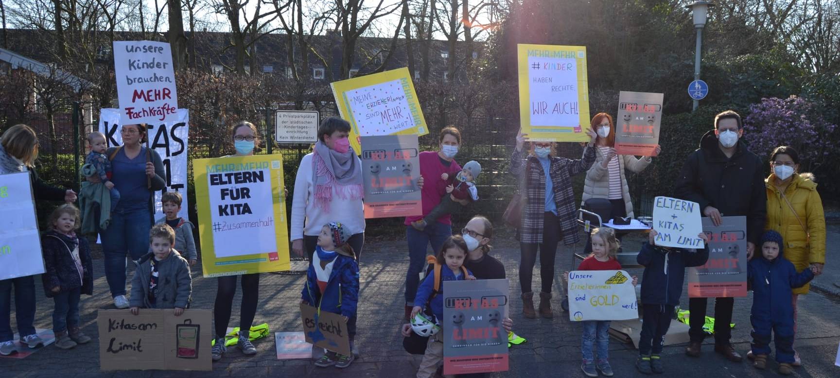 Fotoprotest für Krefelder Kitapersonal