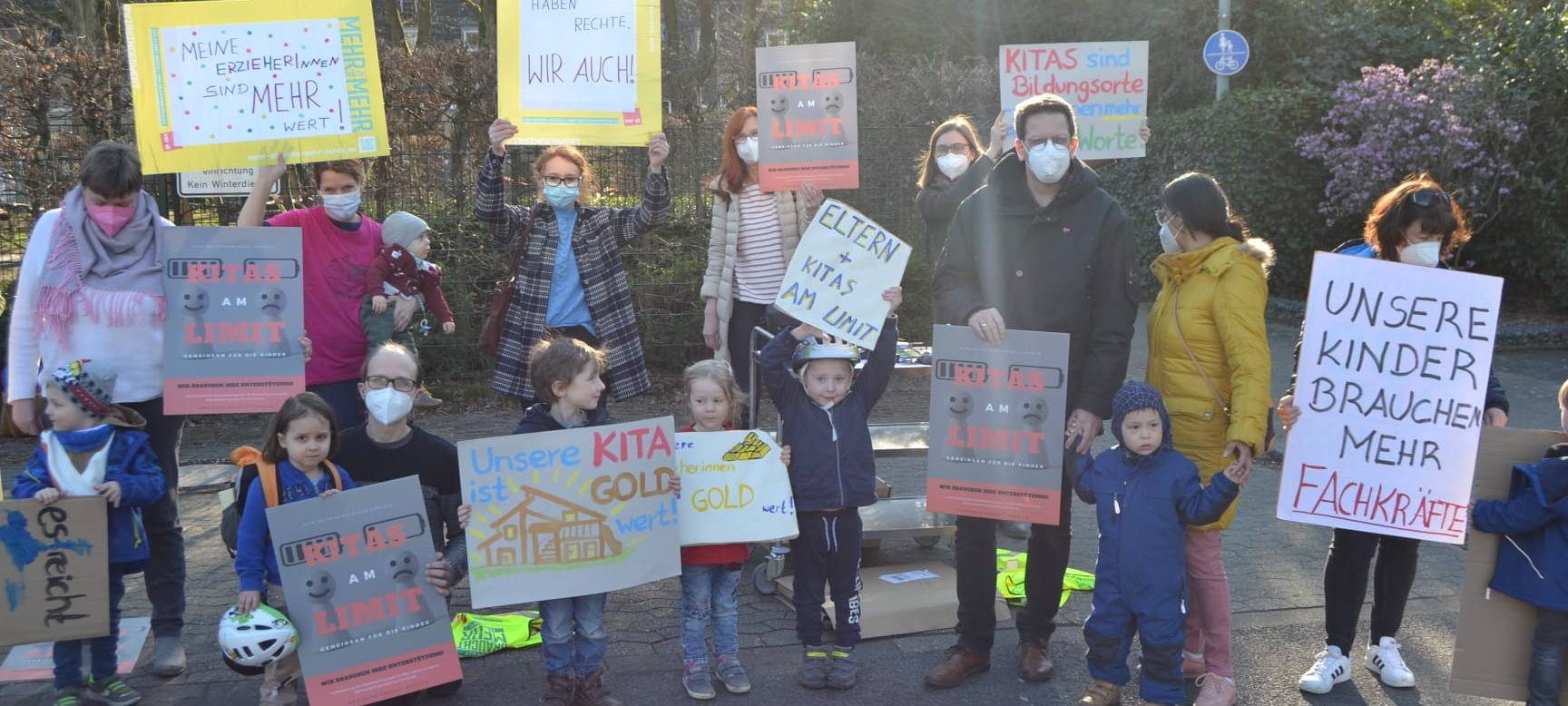 Fotoprotest für Krefelder Kitapersonal