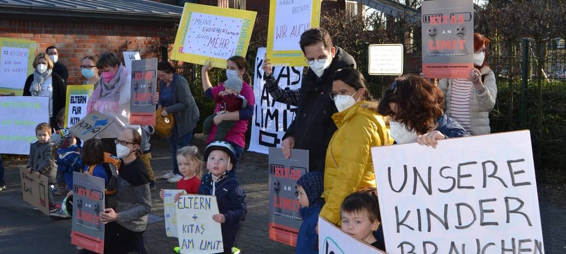 Fotoprotest für Krefelder Kitapersonal