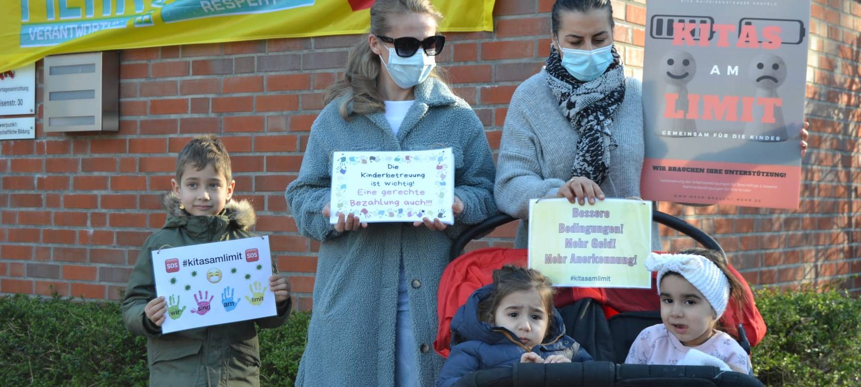 Fotoprotest für Krefelder Kitapersonal