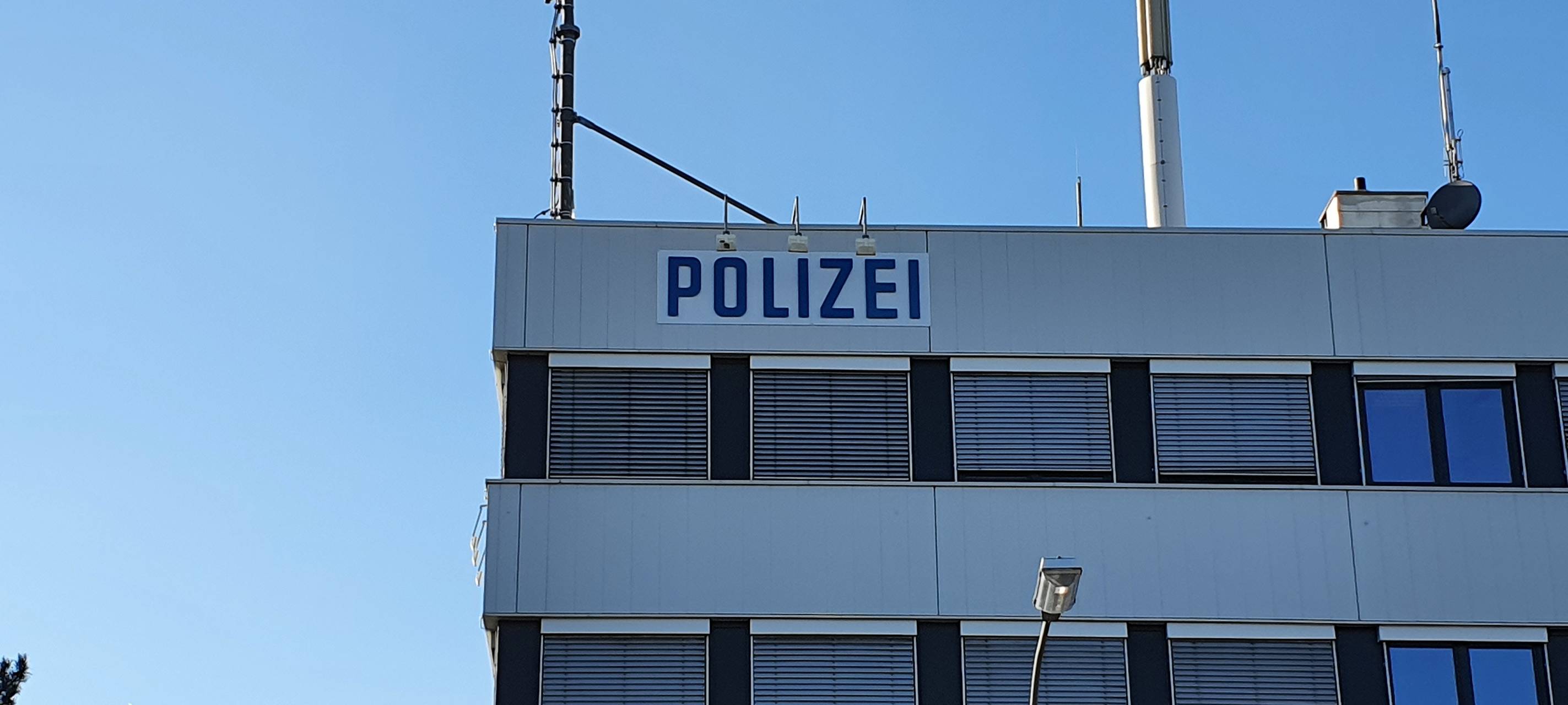 Polizei Krefeld sucht weiter Zeugen nach E-Scooter-Bränden