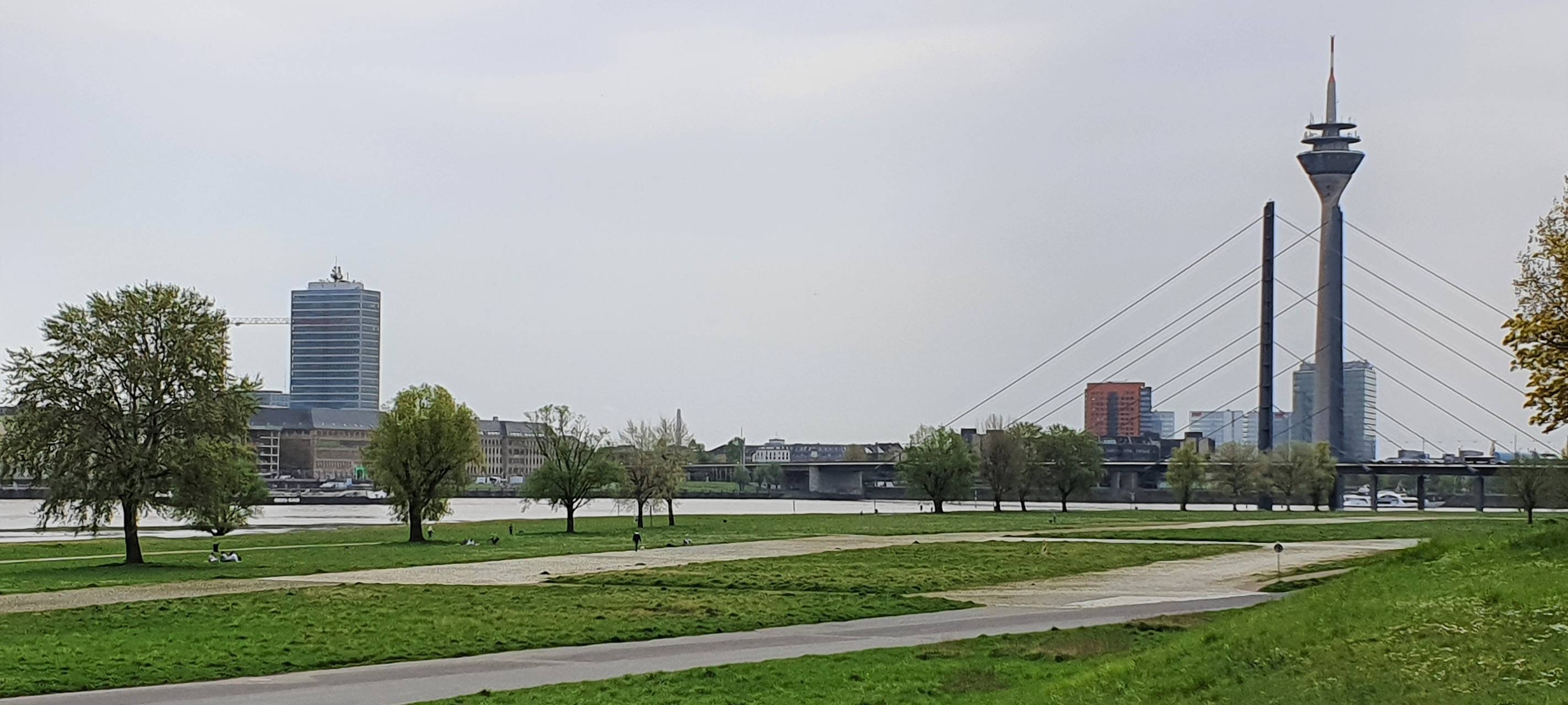 Krefelderin lässt Kleinkind nachts im Auto