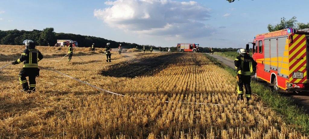 Stoppelfeld in Lüttelforst abgebrannt