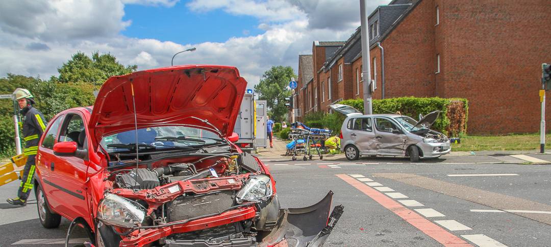Krefeld: Unfall auf Kreuzung