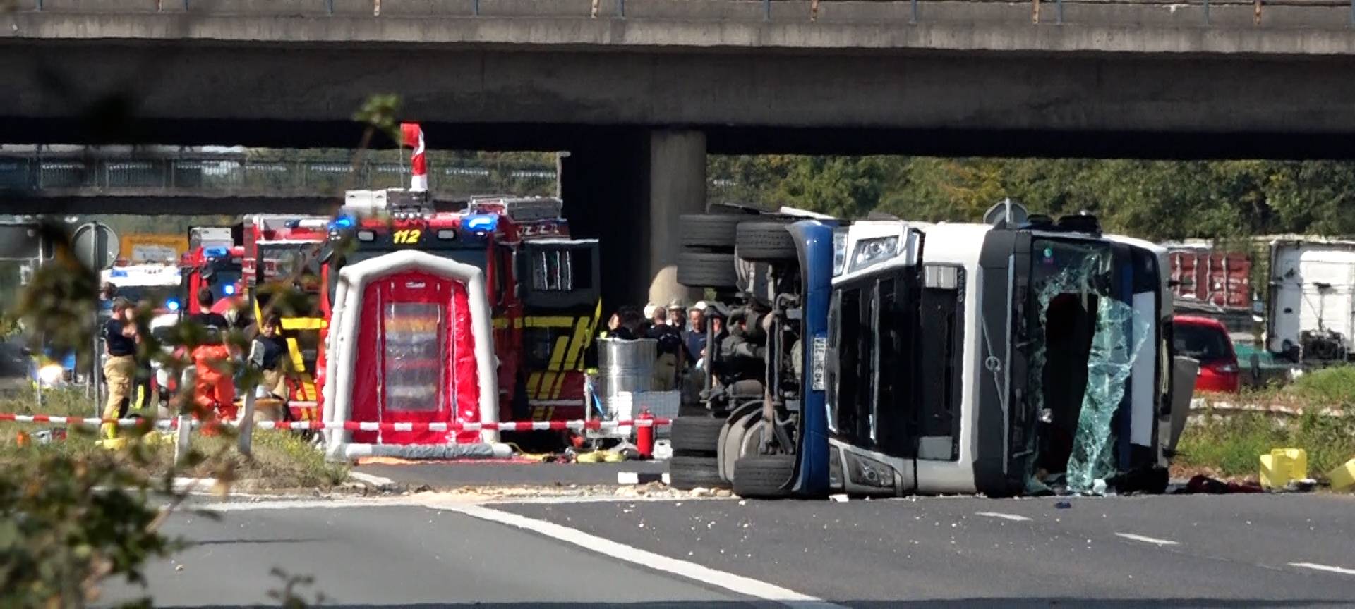Lastwagen in Krefeld umgekippt