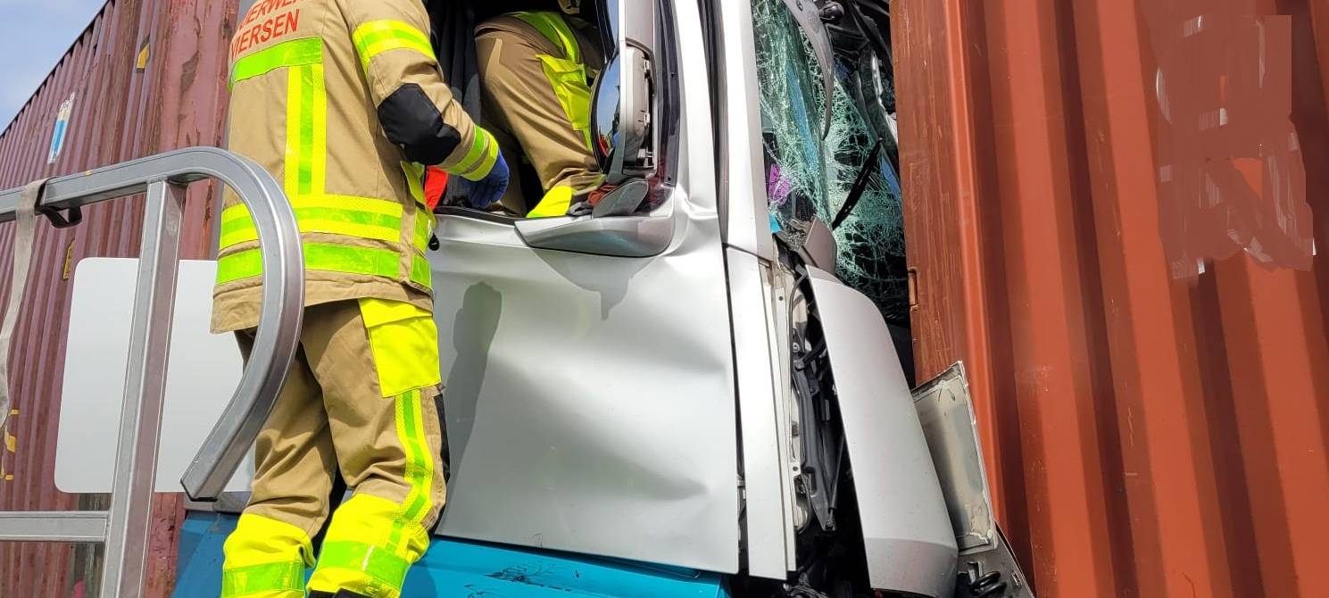 A61: Vollsperrung nach Auffahrunfall