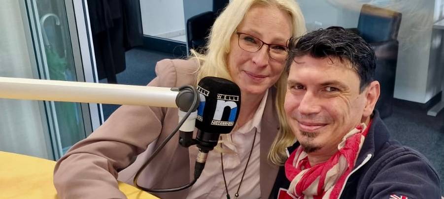 Karneval mit Rollstuhl und Glitzerfee