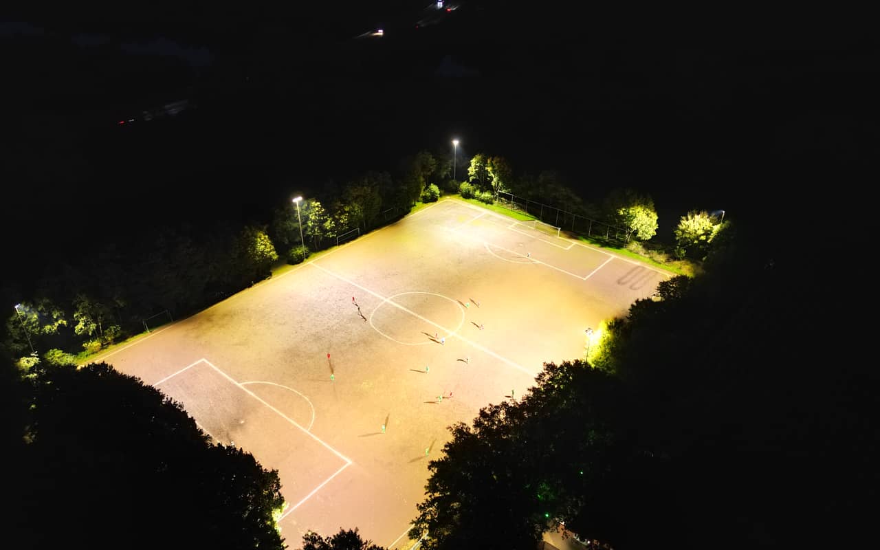 LED-FLUTLICHT FÜR SPORTPLÄTZE DER GEMEINDE - SC Sand 1946 e.V LED-FLUTLICHT FÜR SPORTPLÄTZE DER GEMEINDE - SC Sand 1946 e.V