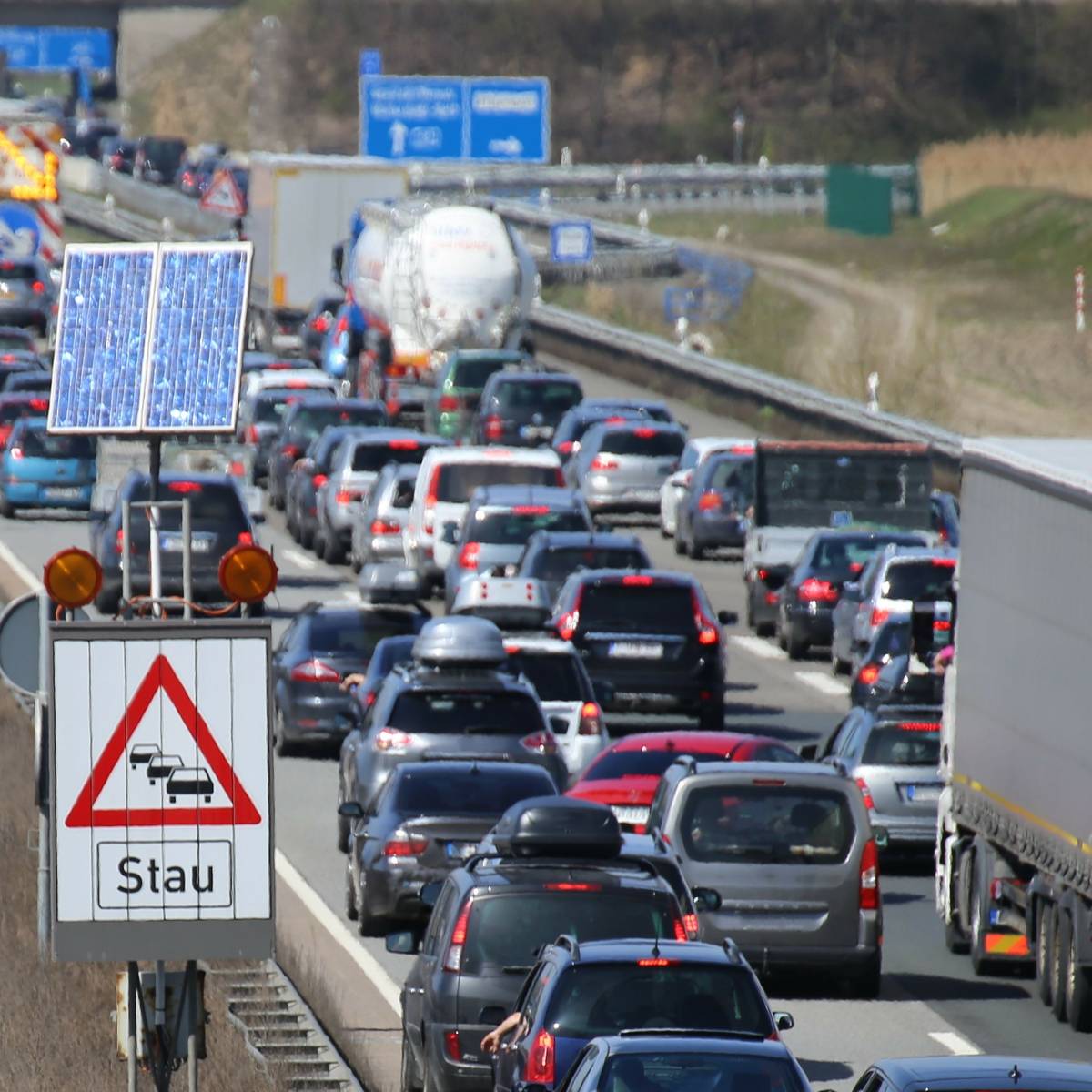 Update: Die Sperrung auf der A57 bei Krefeld ist aufgehoben - Welle ...