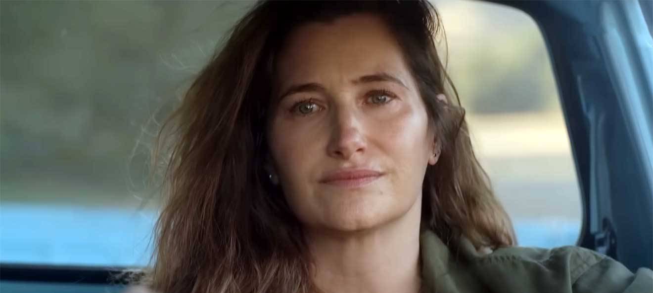 Clare im Auto.