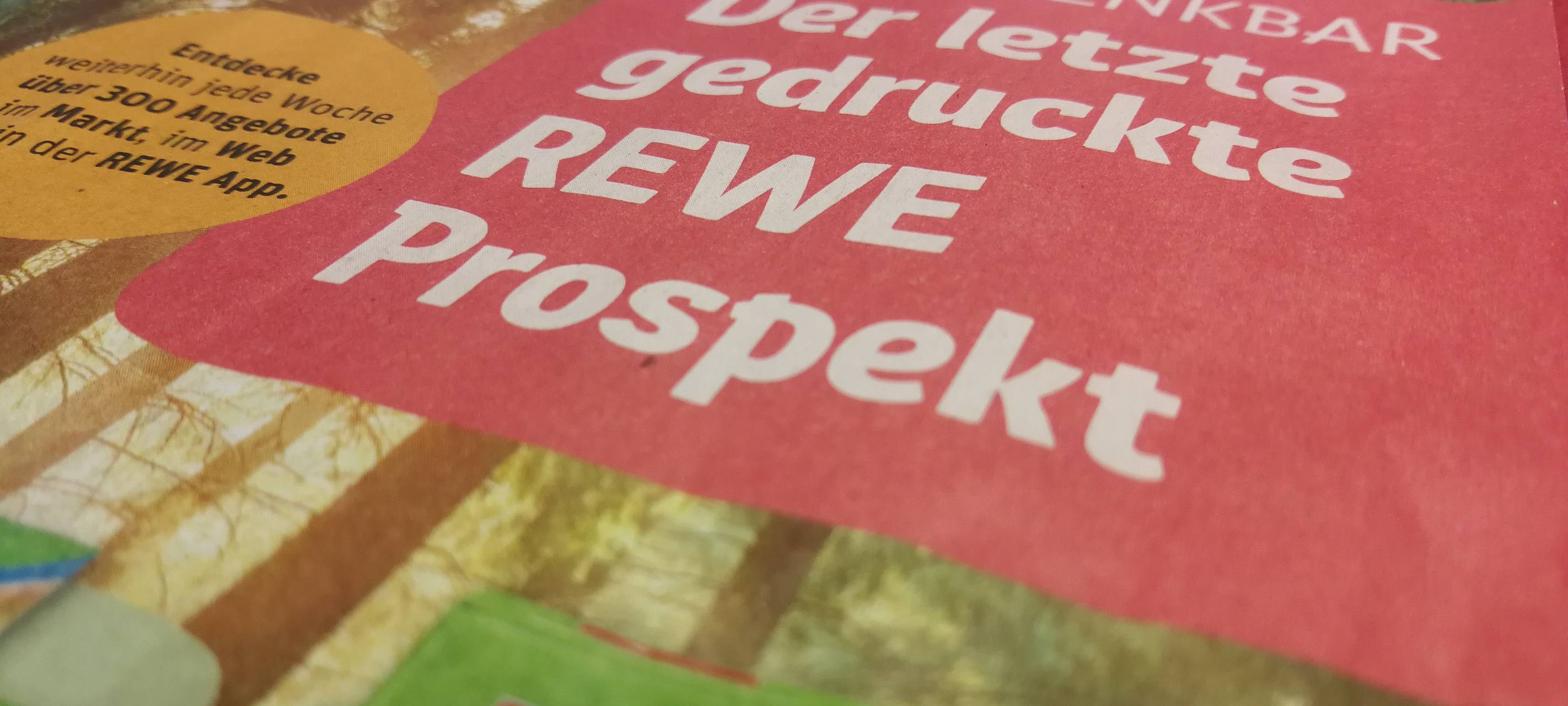 Rewe stellt trotz Kritik Papierprospekte ein