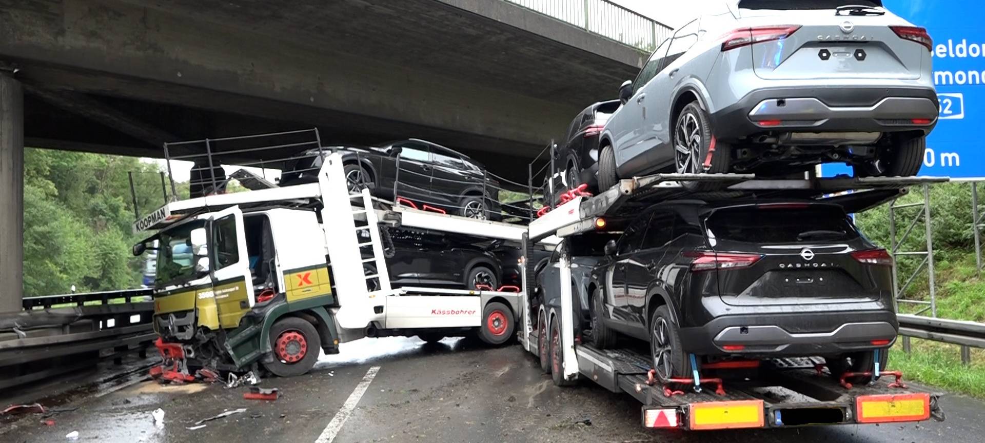 Autotransporter-Crash: A61 wieder frei