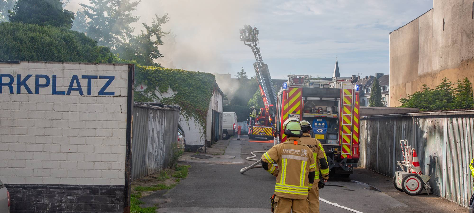 Krefeld: Brand in Lagerhalle in der Innenstadt