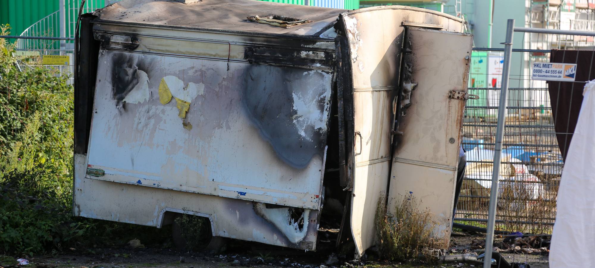 Krefeld: Feuerwehr findet Toten bei Brand in Imbisswagen