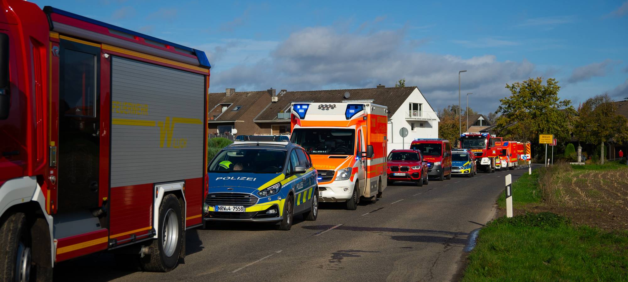 Schwerer Unfall auf Willicher Kreuzstraße