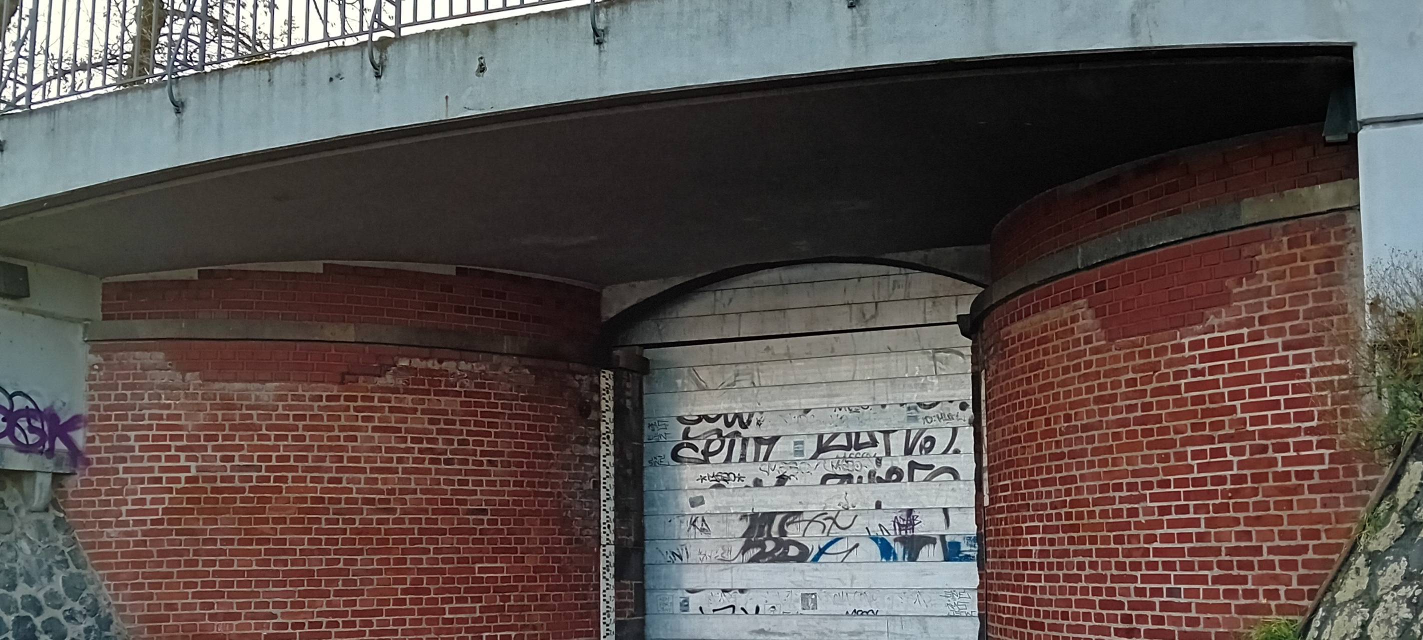 Uerdinger Rheintor geschlossen: Schutz vor Winterhochwasser